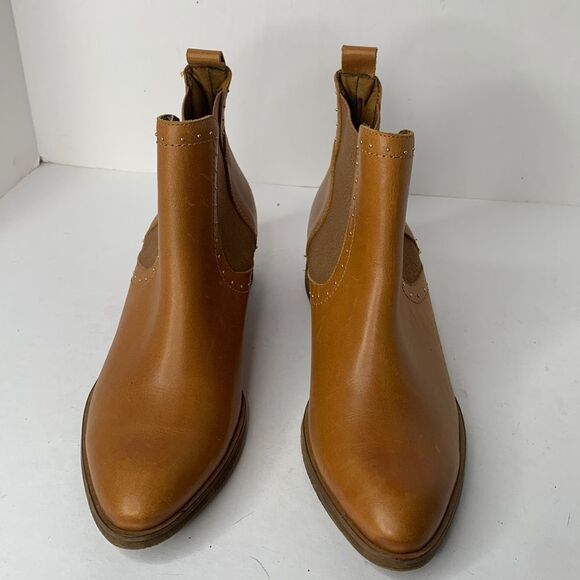 Stivali tan leather studded Chelsea ankle boots NWOB - Picture 2 of 11